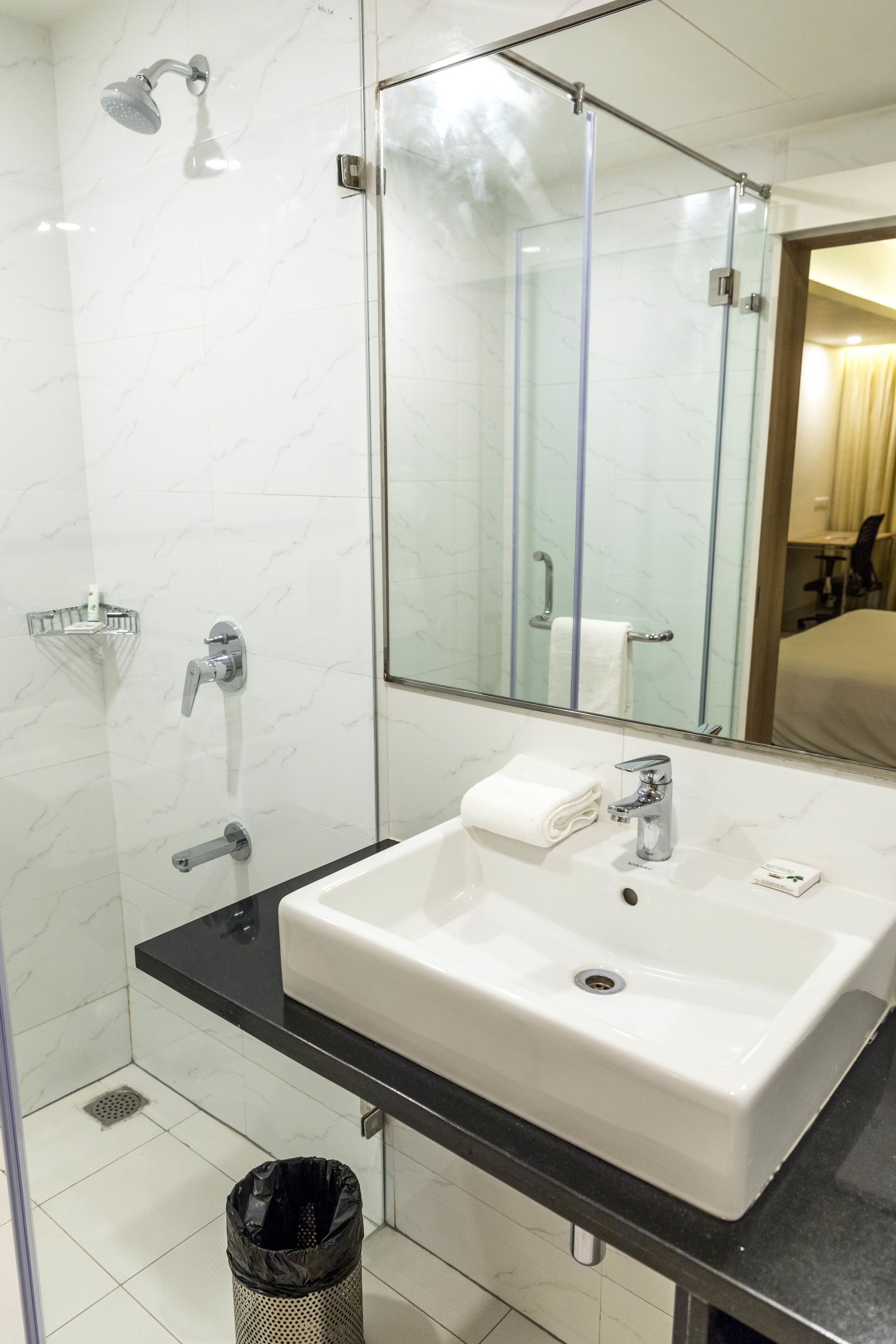 shower, free toiletries, hair dryer, towels