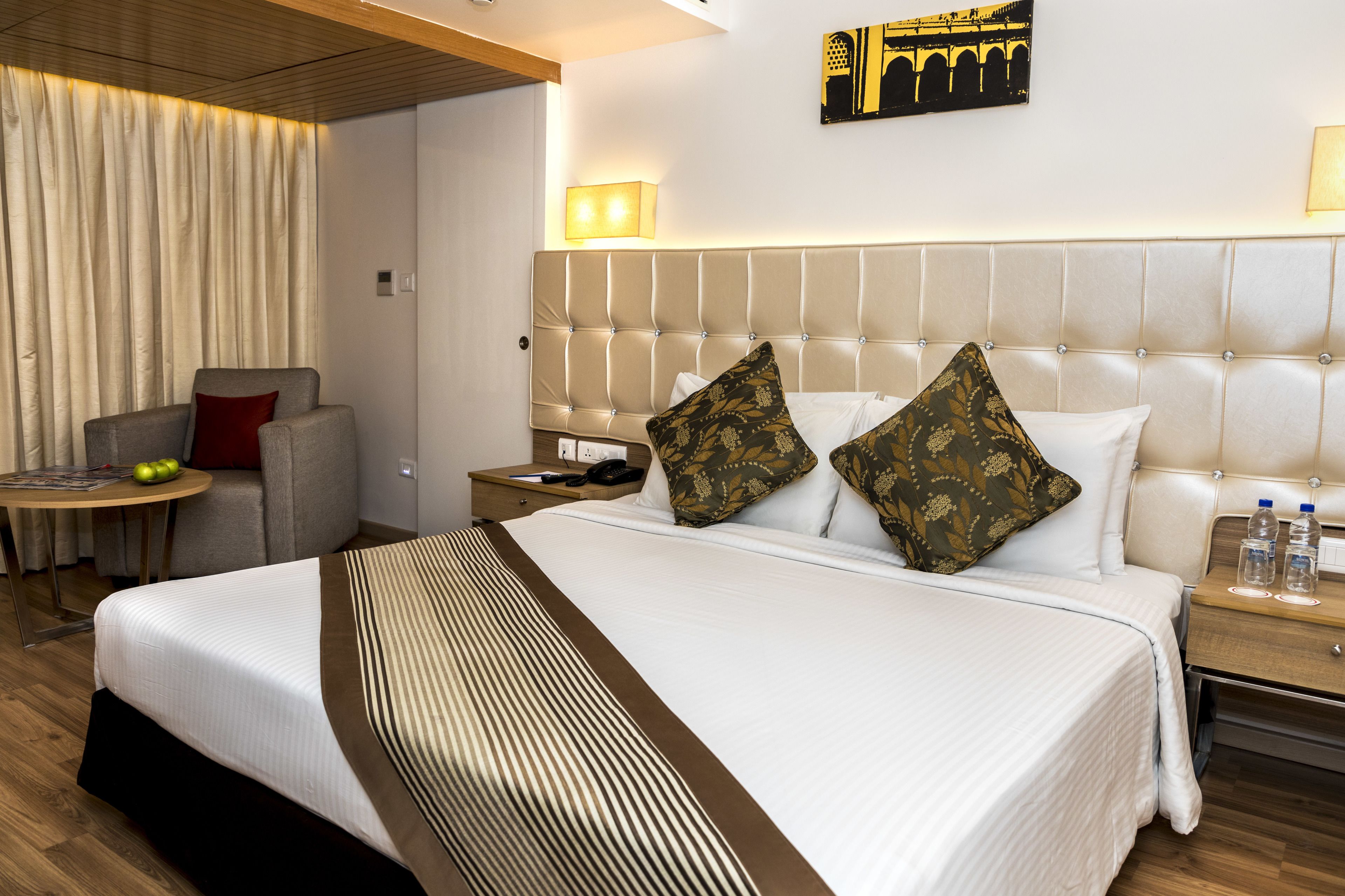 executive suite, 1 king bed | 1 bedroom, in-room safe, iron/ironing board, free wifi