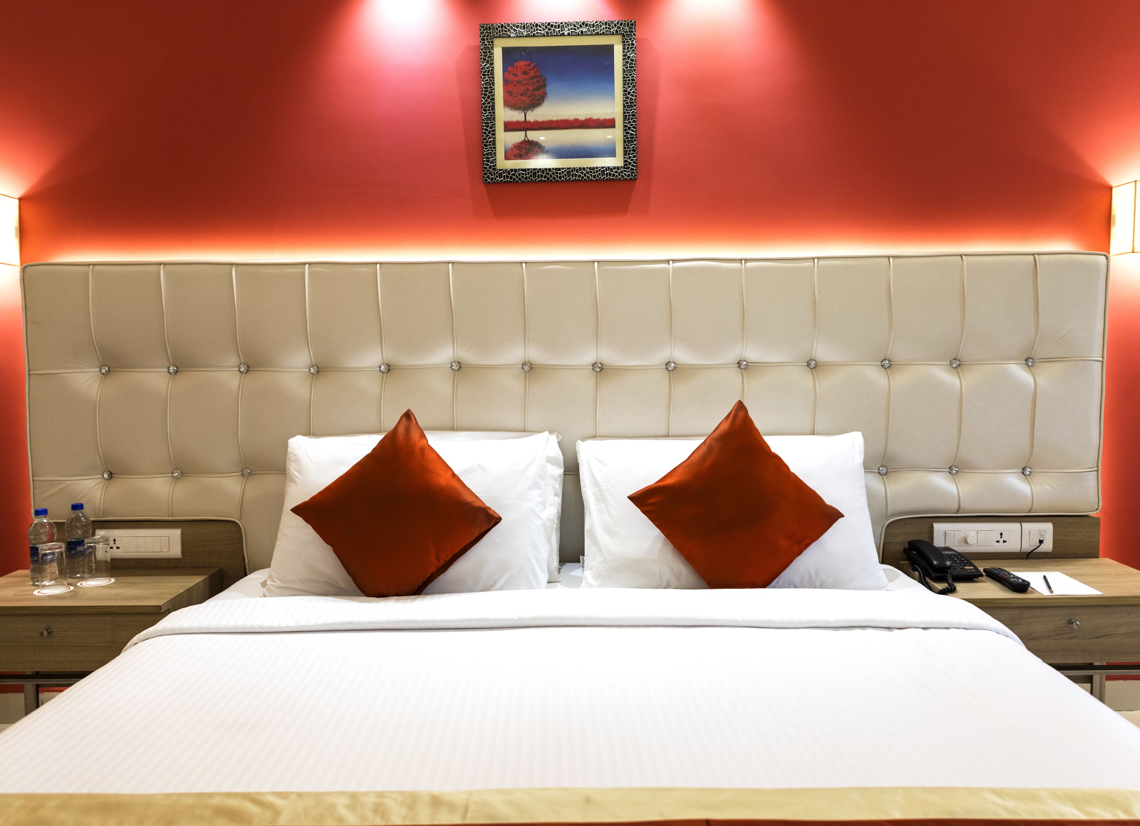 standard room, 1 king bed | 1 bedroom, in-room safe, iron/ironing board, free wifi