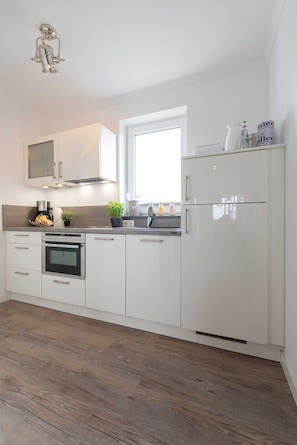 Køleskab, mikrobølgeovn, ovn, opvaskemaskine