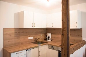 Fridge, oven, dishwasher, coffee/tea maker