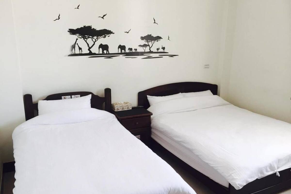 Desk, rollaway beds, free WiFi