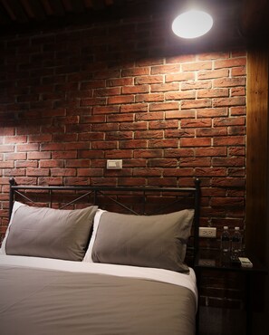 Cortinas blackout, wifi gratis y ropa de cama