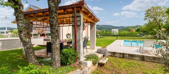 Lovely home in Neoric with WiFi