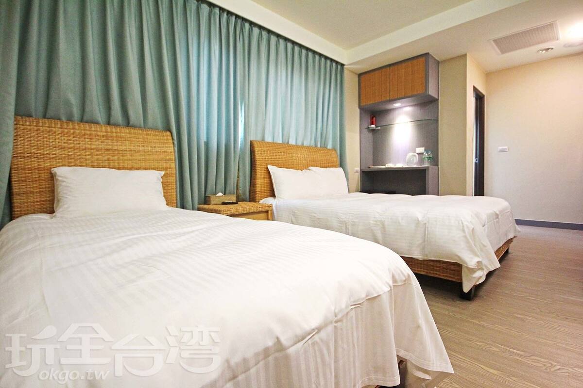 Classic Triple Room | Desk, blackout drapes, soundproofing, cribs (free)