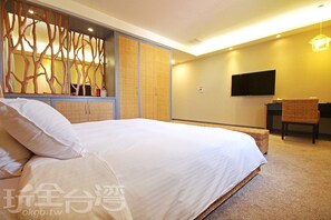 Executive Suite, 1 Queen Bed - Ludao Hotel (Jinning)