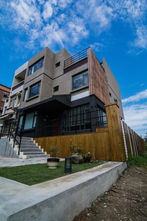 Exterior - San Yuan Hostel (Jinning)