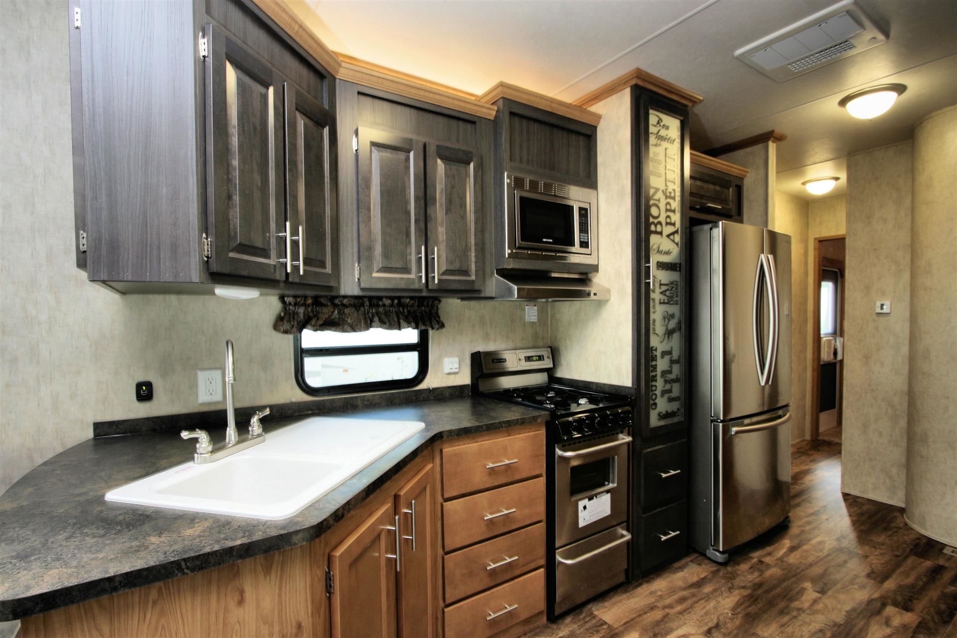 Mobile Home, 1 Bedroom | Private kitchen | Fridge, microwave, stovetop, coffee/tea maker