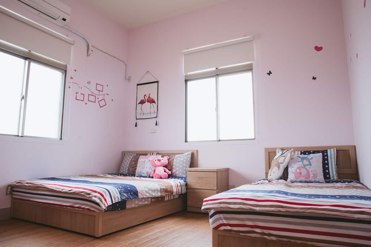 Familie driepersoonskamer, balkon | Luxe beddengoed, een minibar, een laptopwerkplek, gratis wifi