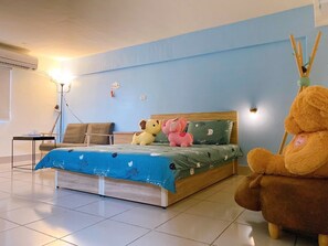 Seprai premium, minibar, ruang kerja ramah laptop, dan Wi-Fi gratis