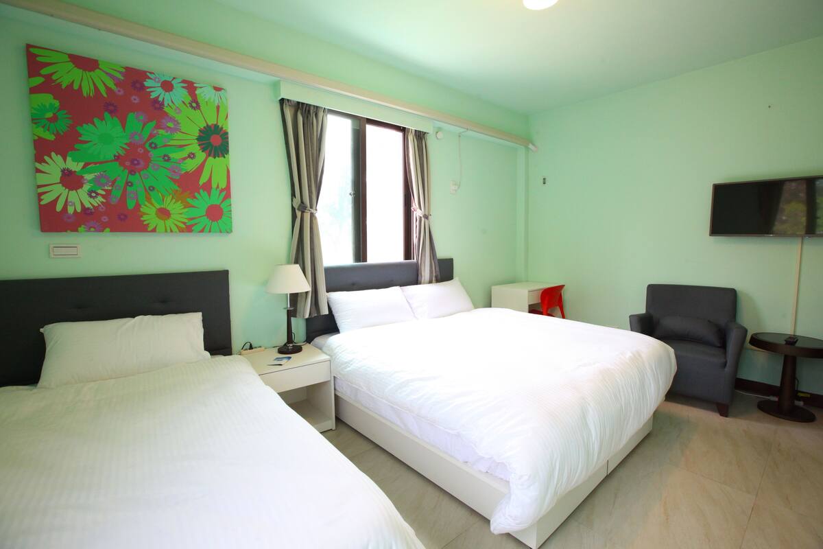 Kamar Triple, area taman | Meja kerja, Wi-Fi gratis, dan seprai linen