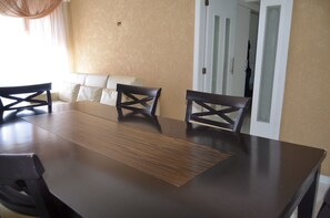 Traditional Apartment, 2 Bedrooms, Accessible | In-room dining