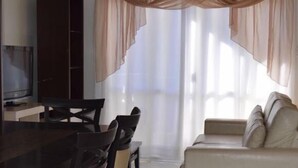 Apartamento tradicional, 2 habitaciones, accesible para personas con discapacidad | Sala de estar