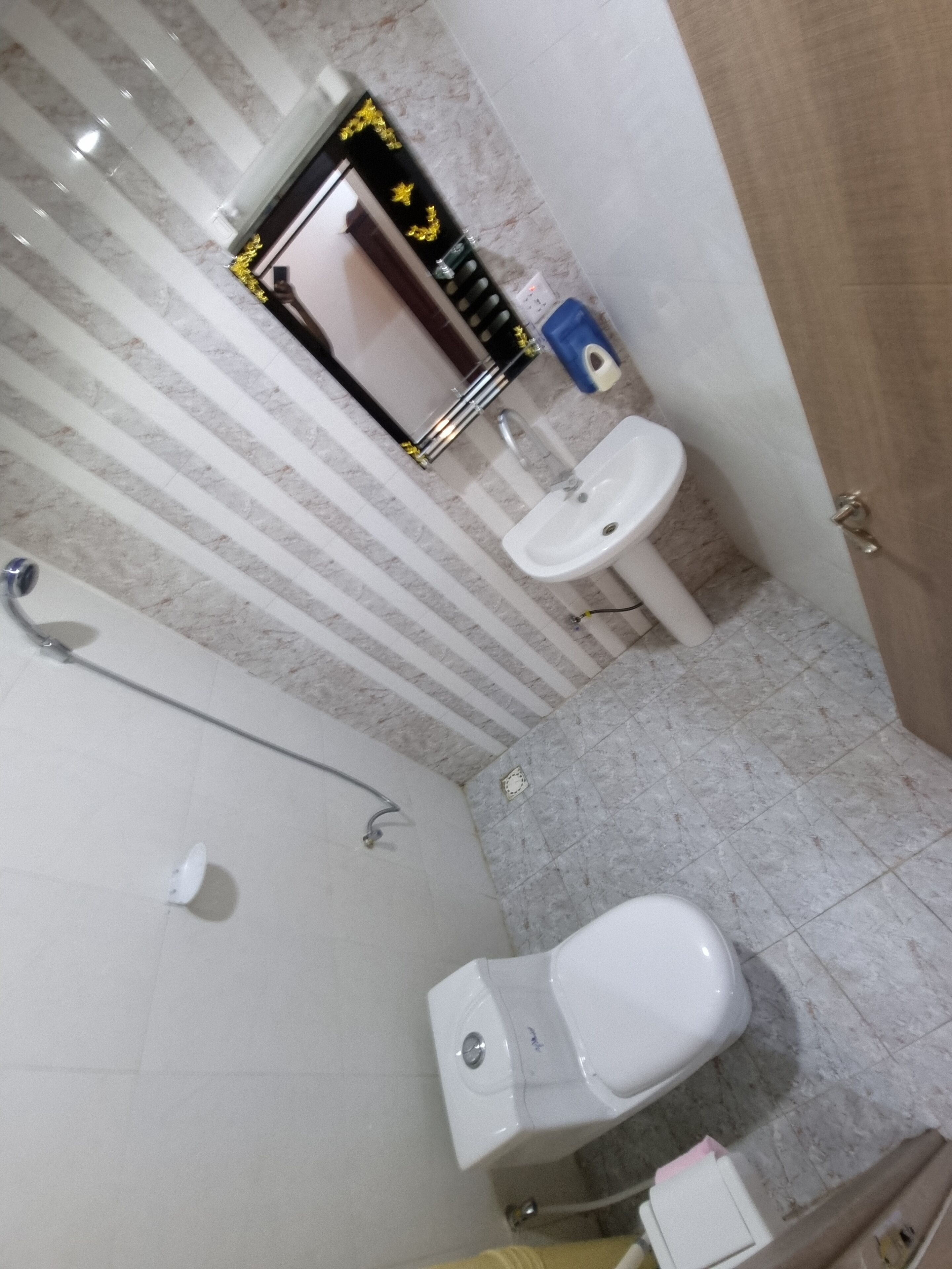 Een douche, handdoeken