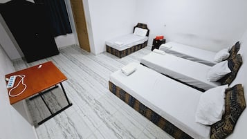 Family Room | Desk, blackout drapes, free WiFi, bed sheets
