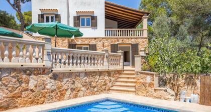 Villa Escaletas holiday house just 600 m from Cala SantanyĂ beach with pool and air conditioning