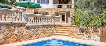 Villa Escaletas holiday house just 600 m from Cala Santanyí beach with pool and air conditioning