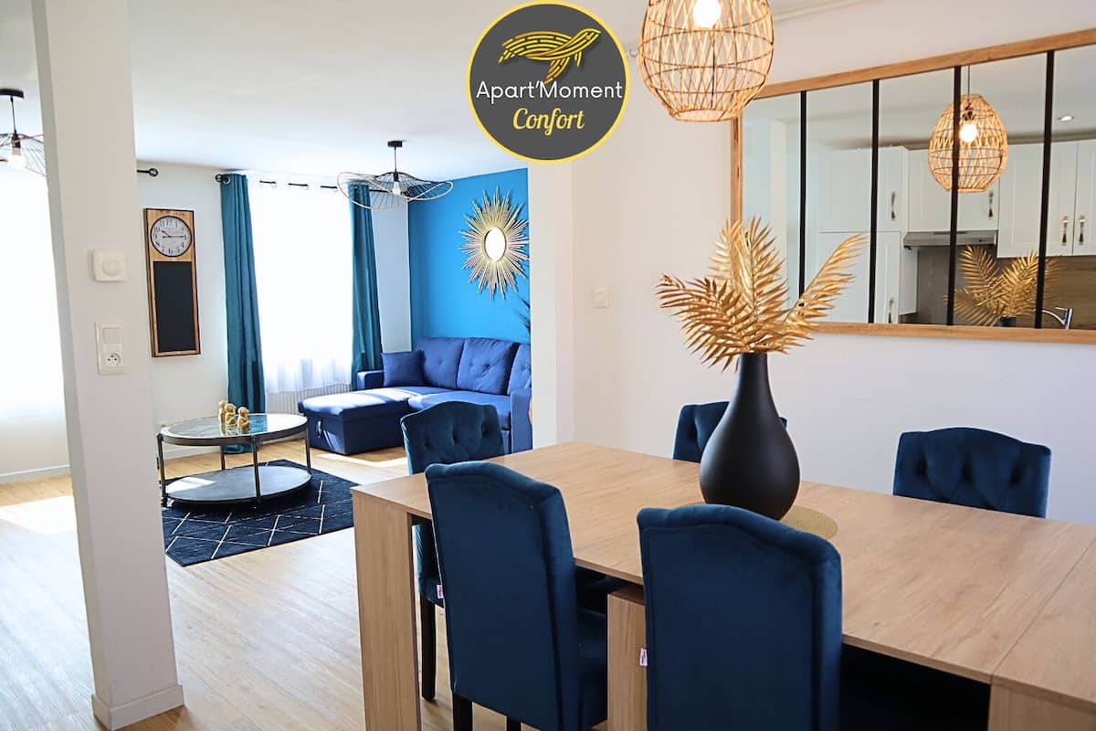 Family Apartment | Living area | 102-cm TV with digital channels, Netflix, streaming services