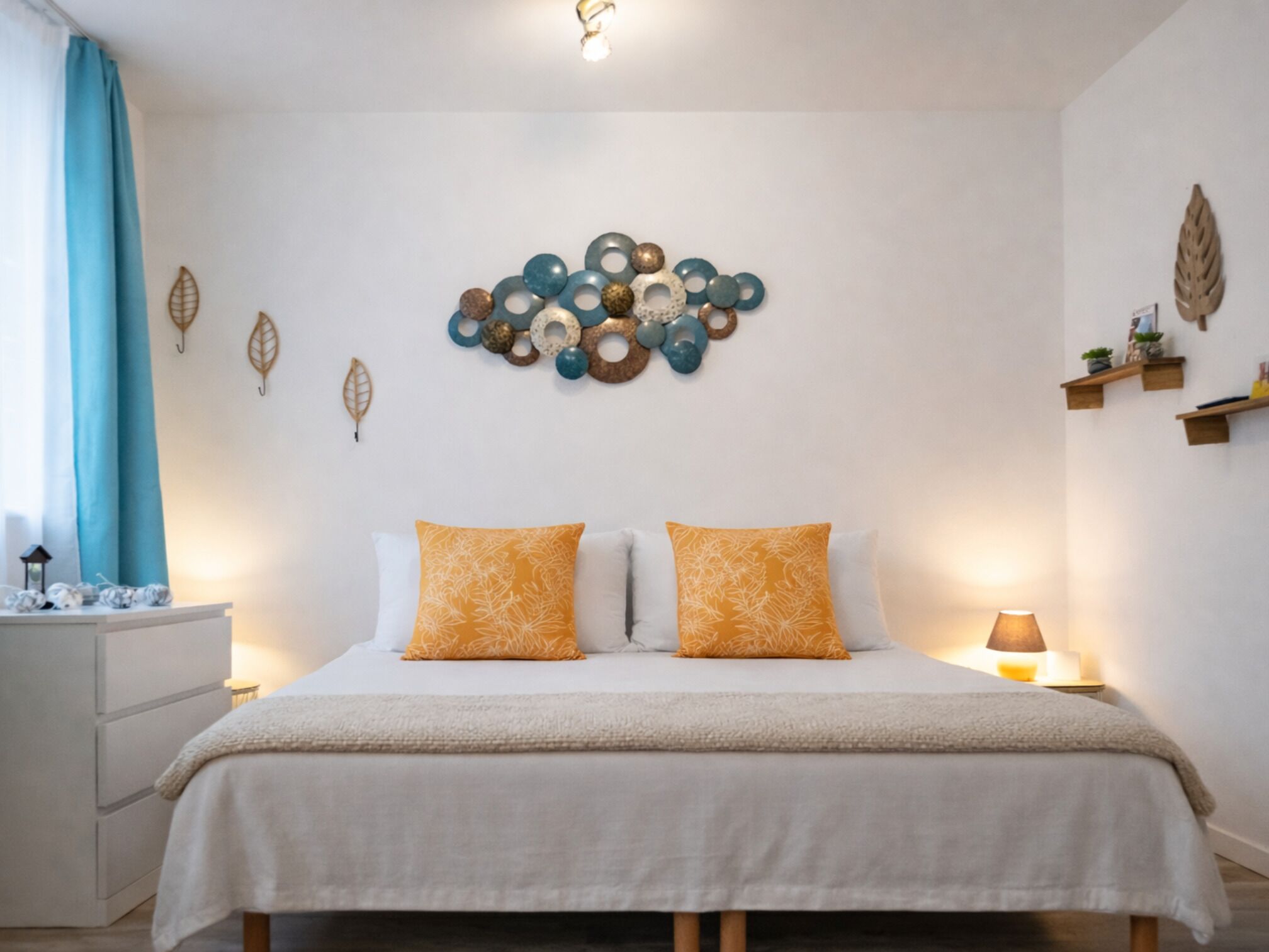 Studio | Verdunkelungsvorhänge, schallisolierte Zimmer, Bügeleisen/Bügelbrett