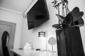 Suite junior, 1 cama doble con sofá cama | Minibar, escritorio, cortinas opacas y sistema de insonorización
