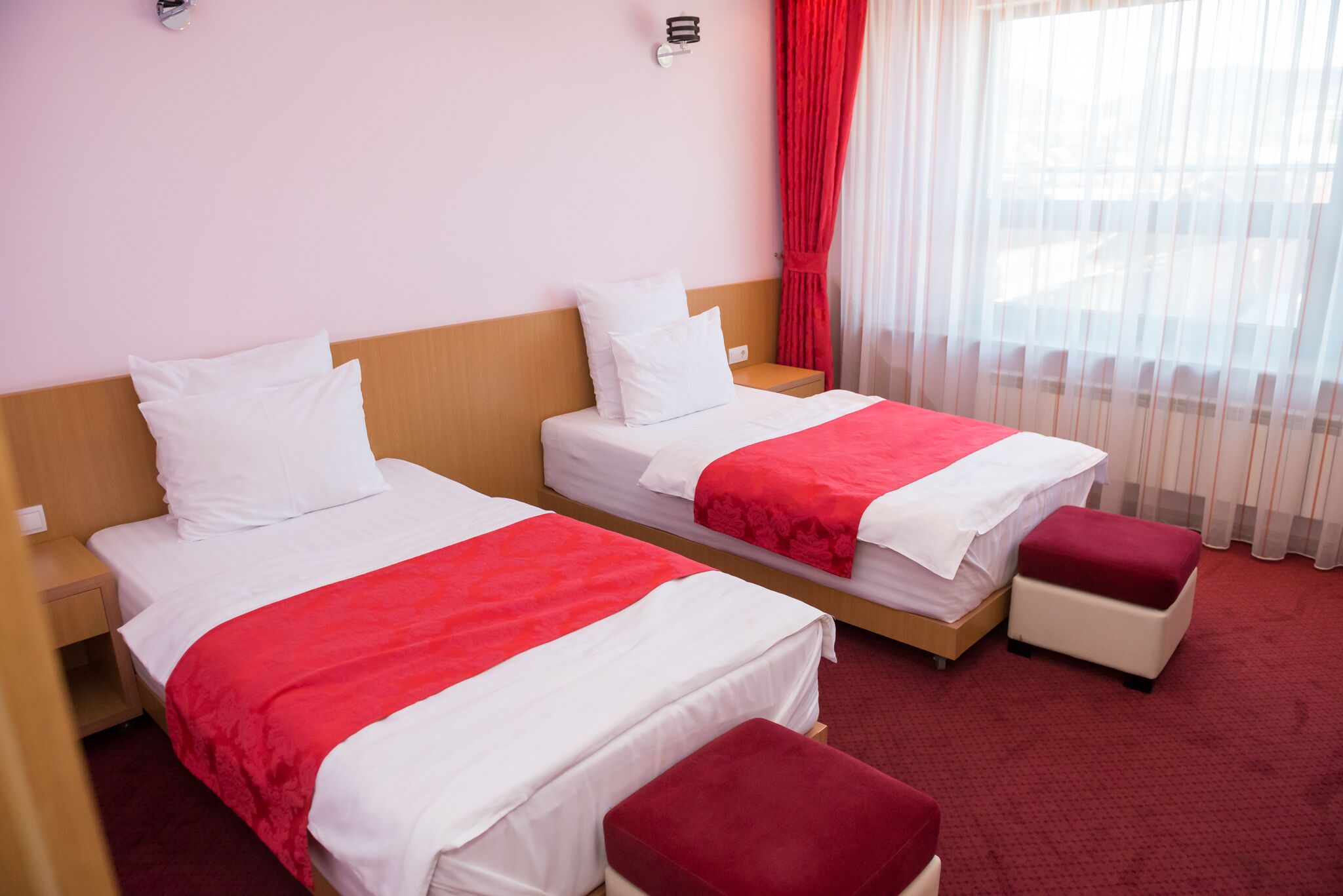 deluxe twin room | minibar, desk, blackout curtains, soundproofing