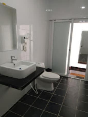 Deluxe Twin Room | Bathroom. MStay Resort