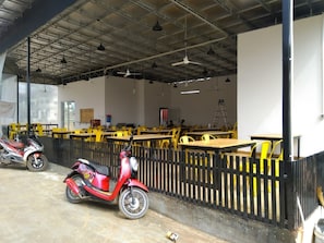 Breakfast, lunch and dinner served - MStay Resort (Sihanoukville)