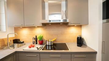 Herdplatte, Kochgeschirr/Geschirr/Besteck