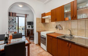 Réfrigérateur, plaque de cuisson, cafetière/bouilloire