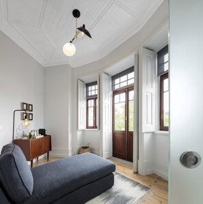 Deluxe-sviitti, kaupunkinäköala | Yksilöllisesti sisustettu, ilmainen Wi-Fi, vuodevaatteet