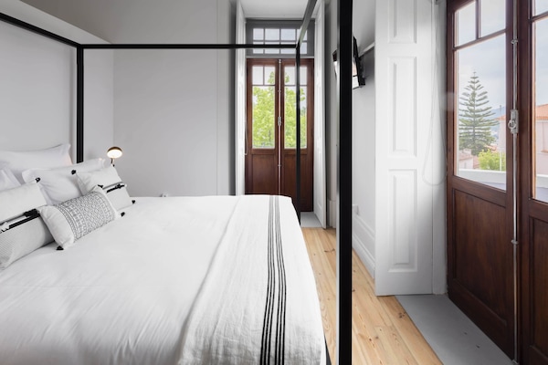 Deluxe Suite, City View | Individually decorated, free WiFi, bed sheets