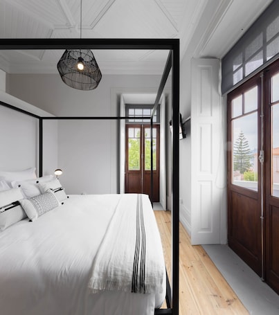 Deluxe Suite, City View | Individually decorated, free WiFi, bed sheets