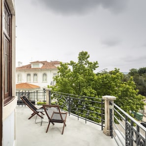 Deluxe Suite, City View | Individually decorated, free WiFi, bed sheets - Penedo da Saudade Suites & Hostel (Coimbra)