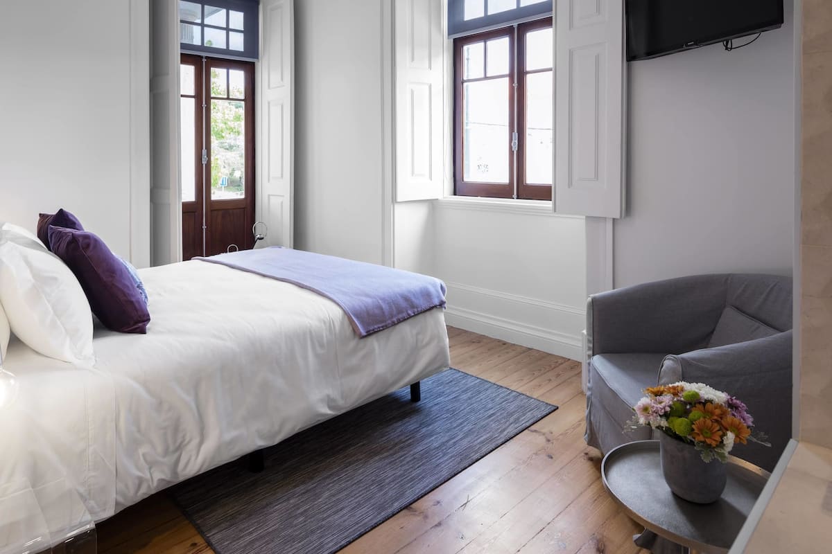 Doppia Standard, 1 letto queen | 1 camera, con stile personalizzato, Wi-Fi gratuito, lenzuola