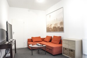 Casa Business, 3 habitaciones, 2 baños | Sala de estar | Televisión de pantalla plana de 65 pulgadas con canales digitales