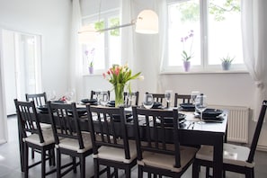 In-room dining - Bed'n'Work Apartment Prenzlauer Berg (Berlin)