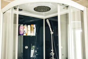 Maison Affaires, 3 chambres, 2 salles de bains | Équipements de salle de bain
