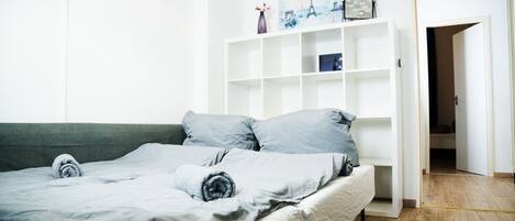 Dúplex bàsic, 3 dormitoris, 2 banys | 3 dormitoris, escriptori, planxa i posts de planxar i wifi gratuïta