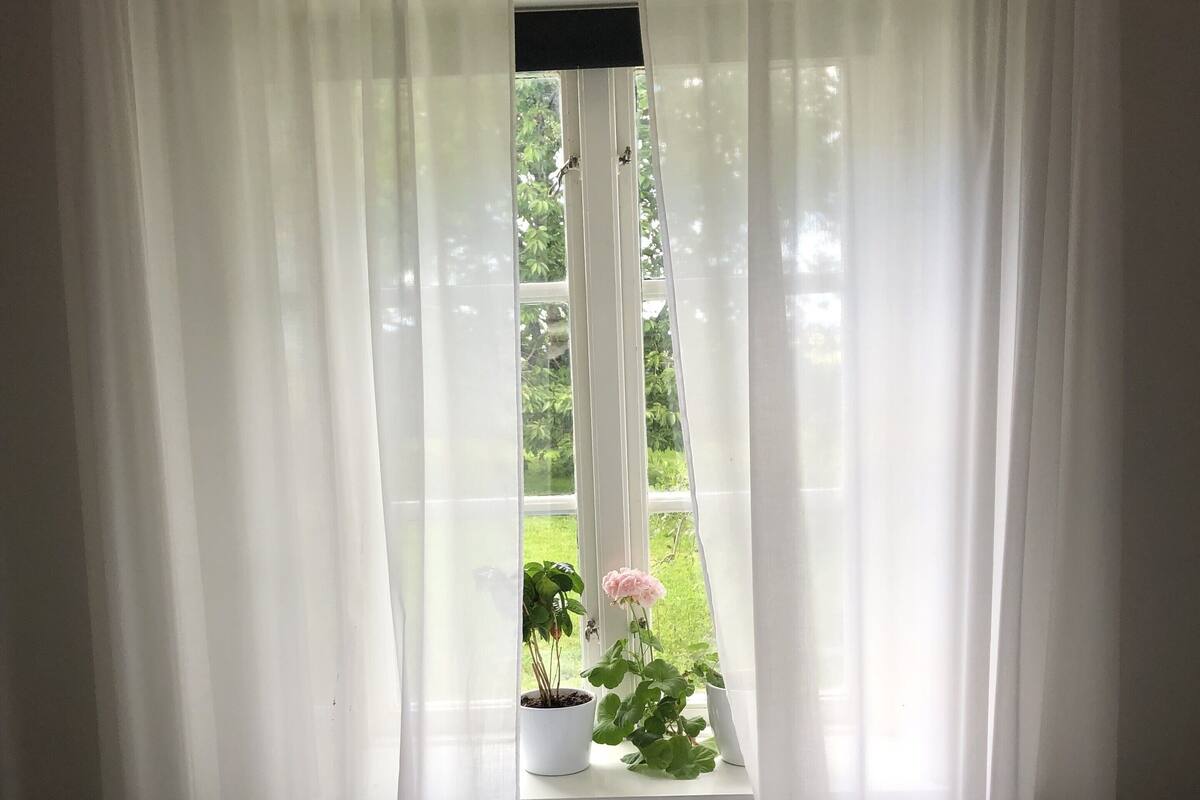 Cottage, Patio | Premium bedding, down comforters, iron/ironing board, free WiFi