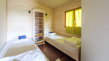 2 bedrooms, iron/ironing board, free WiFi