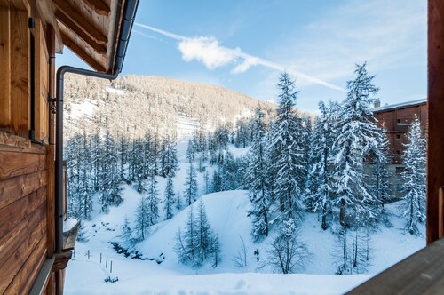 Exceptionnel et de très haut standing, sur trois étages, coté pistes! 