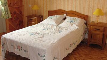 5 chambres, fer et planche à repasser, lit parapluie, Wi-Fi gratuit