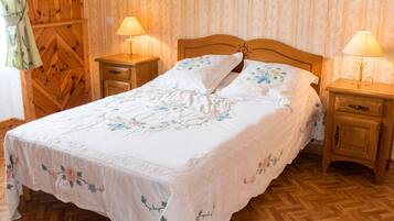 5 chambres, fer et planche à repasser, lit parapluie, Wi-Fi gratuit