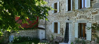 THE 46, located on the edge of the D265, without neighborhood, surrounded by meadows and forests