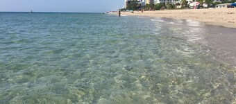 À quelques pas de la plage! Enlevez vos chaussures, détendez-vous, vous êtes sur la plage Bungalow