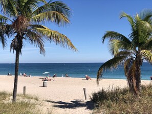 Am Strand, Liegestühle, Strandtücher