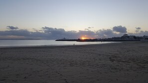 Beach nearby - Royan house with enclosed garden near the sea 6-7 pers - WIFI (Royan)