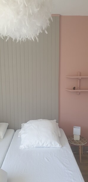 3 bedrooms, in-room safe, iron/ironing board, free WiFi