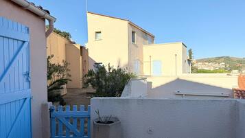 Enceinte de lâhĂ©bergement