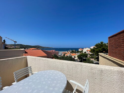 Apartment in Banyuls-sur-Mer, terrace, parking, air conditioning, sea view